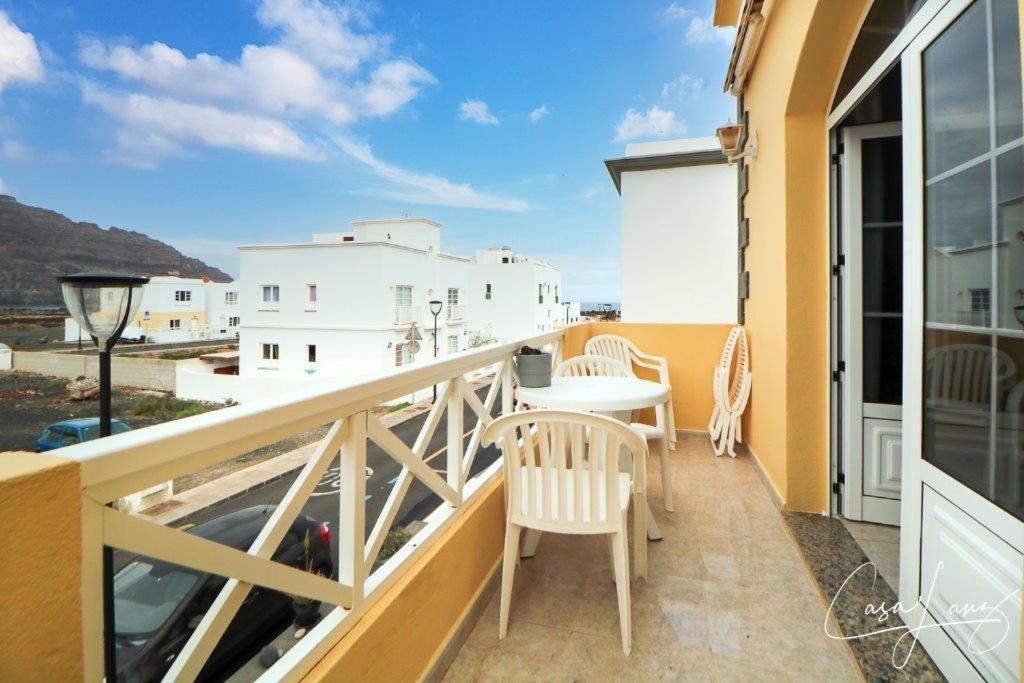 Cliff View Orzola Apartment Ngoại thất bức ảnh