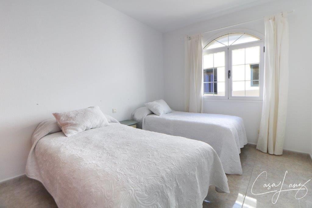 Cliff View Orzola Apartment Ngoại thất bức ảnh